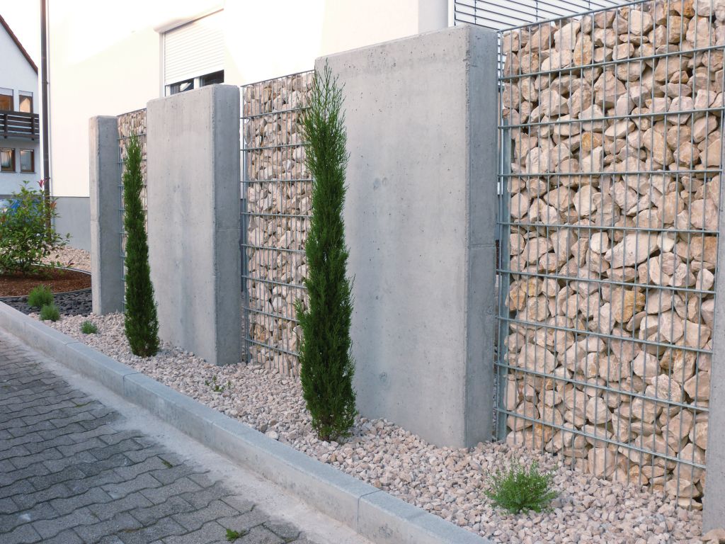 Gard solid din beton si gabioane Foto RAL