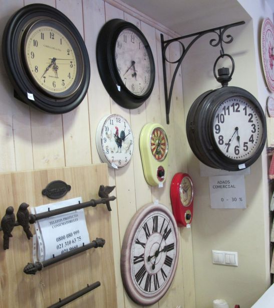 Ceasuri de diferite marimi si forme pentru interior de la 90 la 900 lei gasesti la Comptoir de Famille