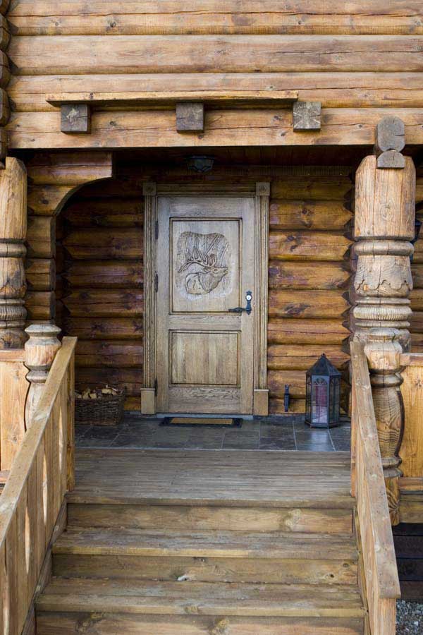 Usa rustica pentru cabana lemn realizata pe comanda la Apollo Romania